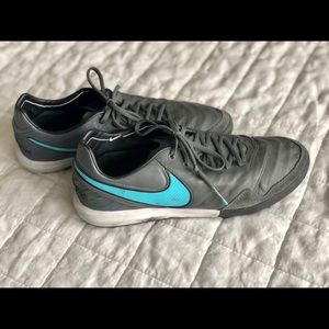 Men’s 8.5 Tiempo Nike Turf Soccer Shoes, Leather